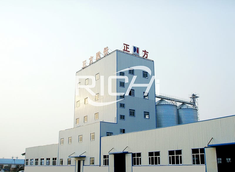 How can feed mill factory effectively manage the storage of raw materials and finished products?