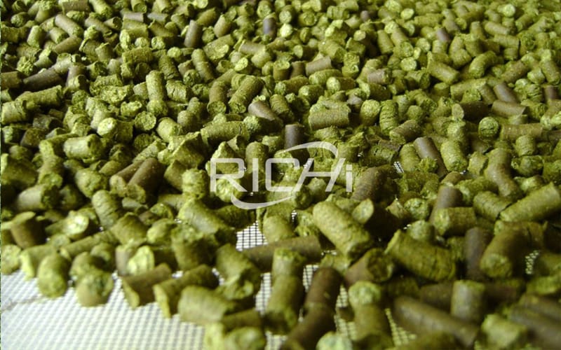 Fattening sheep feed pellet formula and sheep fattening method