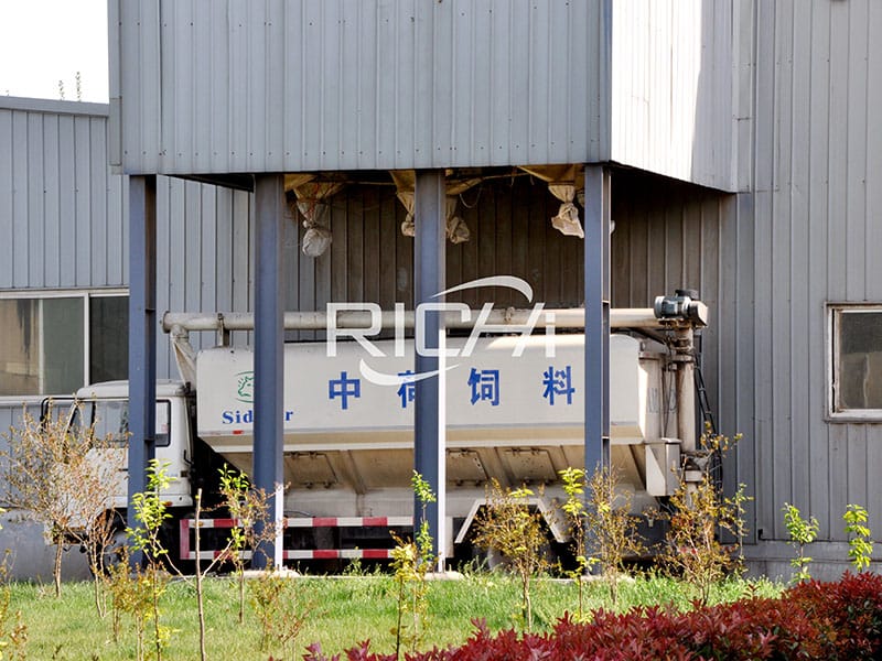 Overview of animal feed mill factory's raw material receiving process