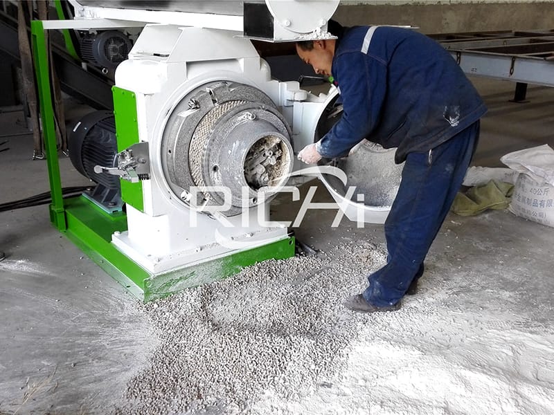 British 5-6 tons per hour natural bentonite and attapulgite cat litter pellet processing machine project