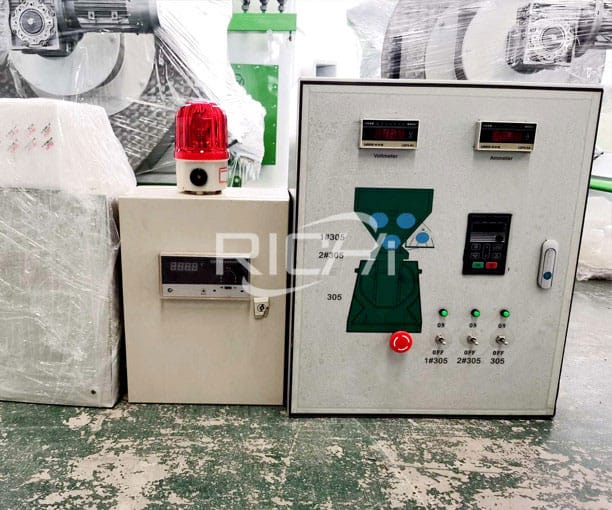 Pelletizing electric control cabinet